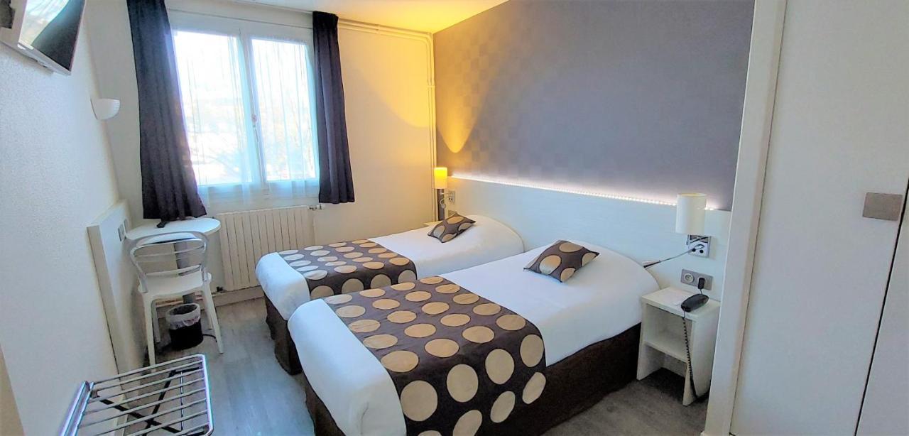 Contact Hotel Du Cerf Château-Gontier Екстериор снимка