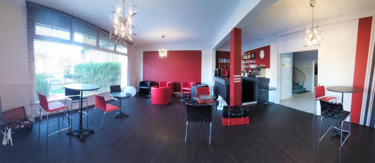 Contact Hotel Du Cerf Château-Gontier Екстериор снимка