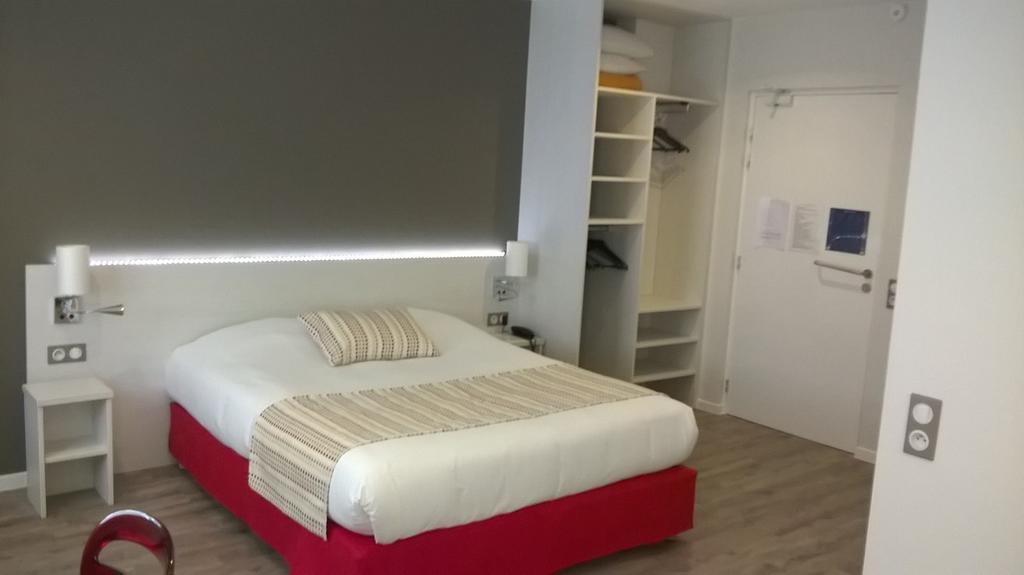 Contact Hotel Du Cerf Château-Gontier Стая снимка