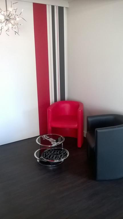 Contact Hotel Du Cerf Château-Gontier Екстериор снимка