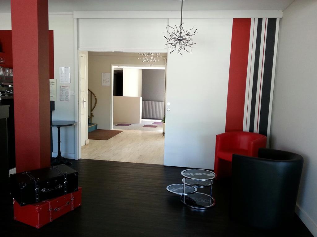 Contact Hotel Du Cerf Château-Gontier Екстериор снимка