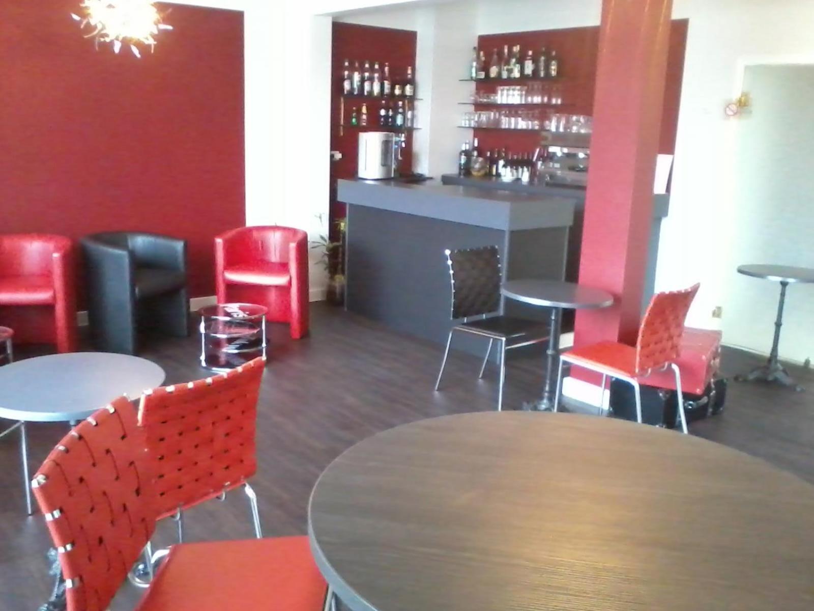 Contact Hotel Du Cerf Château-Gontier Екстериор снимка