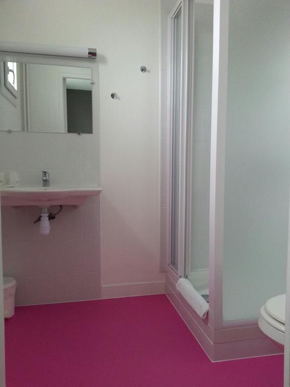 Contact Hotel Du Cerf Château-Gontier Екстериор снимка