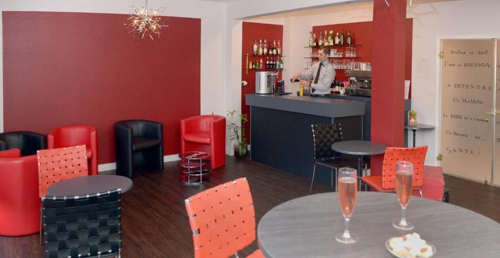 Contact Hotel Du Cerf Château-Gontier Екстериор снимка
