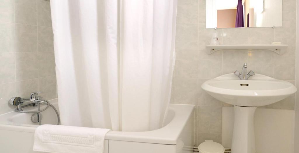 Contact Hotel Du Cerf Château-Gontier Стая снимка